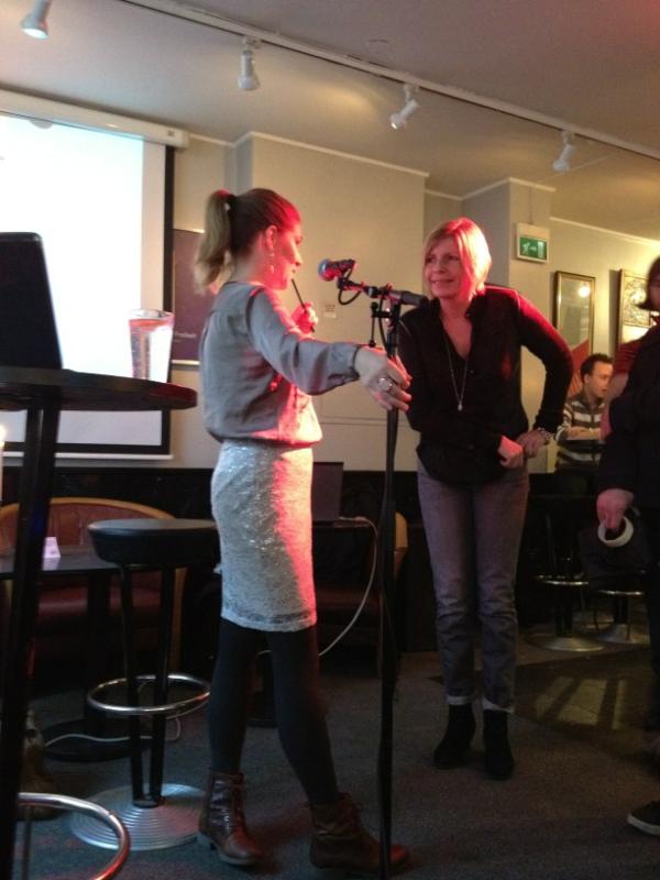 JohanneMagnus's tweet image. Anette Mattsson og Cecilie Holck fikser det tekniske før start. #lansering