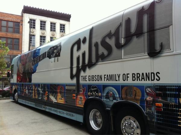 yageewiraya's tweet image. Gokil!! RH @gibsonguitar: RT @TheDigiTour: Our @gibsonguitar bus has arrived!! #Cleveland #DigiTour2012 #NextLevel