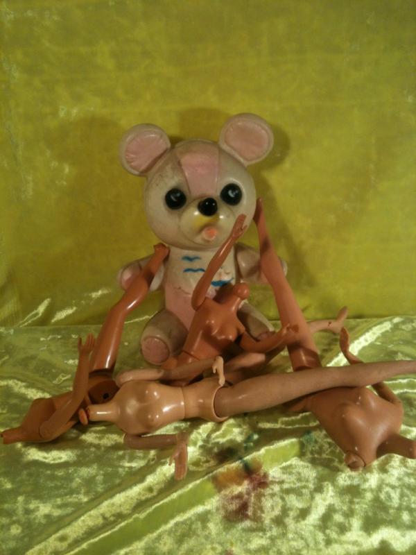 13vrt's tweet photo. Hanging out @artisansasylum and wondering what I did with all my Barbie heads http://t.co/CPA1jRh