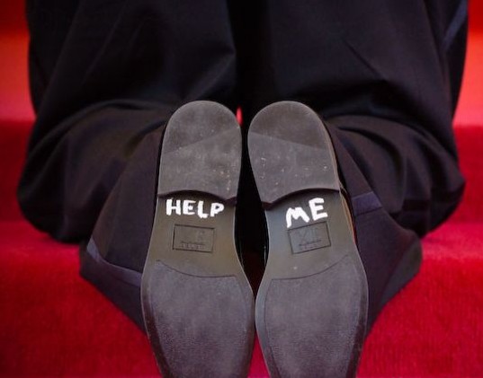 LoveDressUK's tweet photo. bride and groom kneel at the altar,it's a cheeky phrase written on the soles of his shoes..
#wedding #groom #bridal http://t.co/ZocHS2HW
