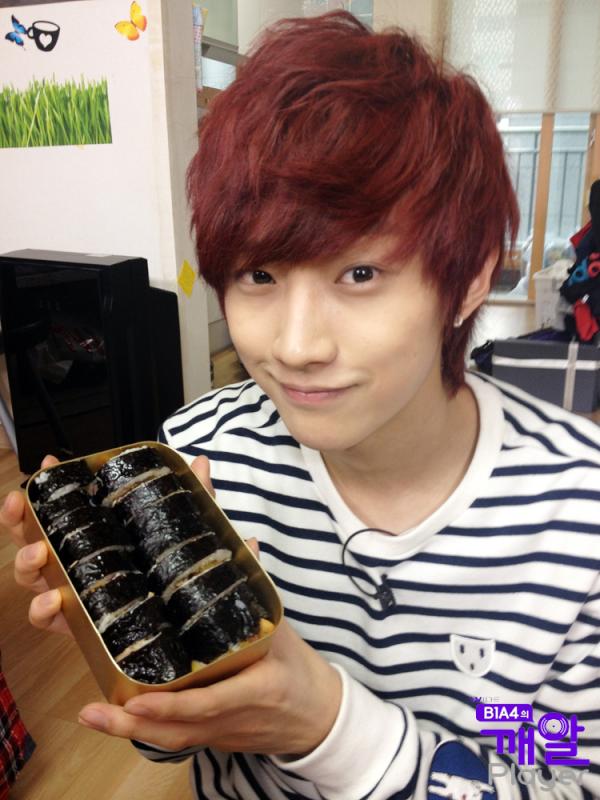 kkerplayer's tweet photo. <B1A4 깨알플레이어>
맛있는 김밥과 환상적인 워터파크
그리고 깨알같은 미션들까지
곧있음 시작하네요!!!!!
오후 5시 엠넷 채널 고정

와이드 트위로로 진행될 이벤트도 많은 참여 바래요~
@MnetWIDE http://t.co/BDX5FAZg