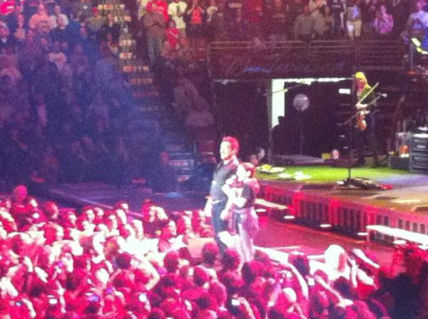 Mlbpmow's tweet image. Sunny day #springsteenphilly  @skmcnutt @latejuliet