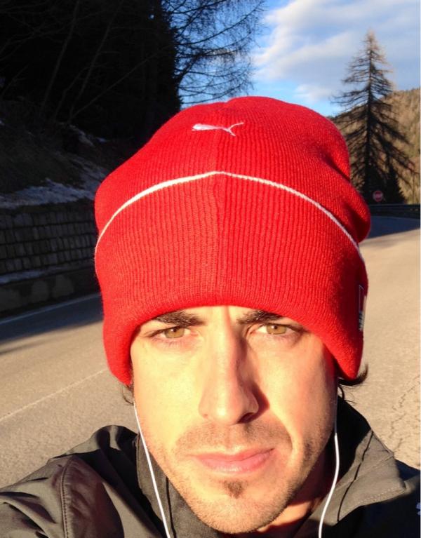 En la montaña siguiendo el entrenamiento programado: 19km corriendo, 1h27min. Esta tarde fútbol con buenos amigos..;)