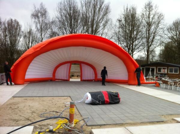 LTVLelystad's tweet photo. Het hoogste punt van de nieuwe kantine is bereikt! http://t.co/CPEAVeny