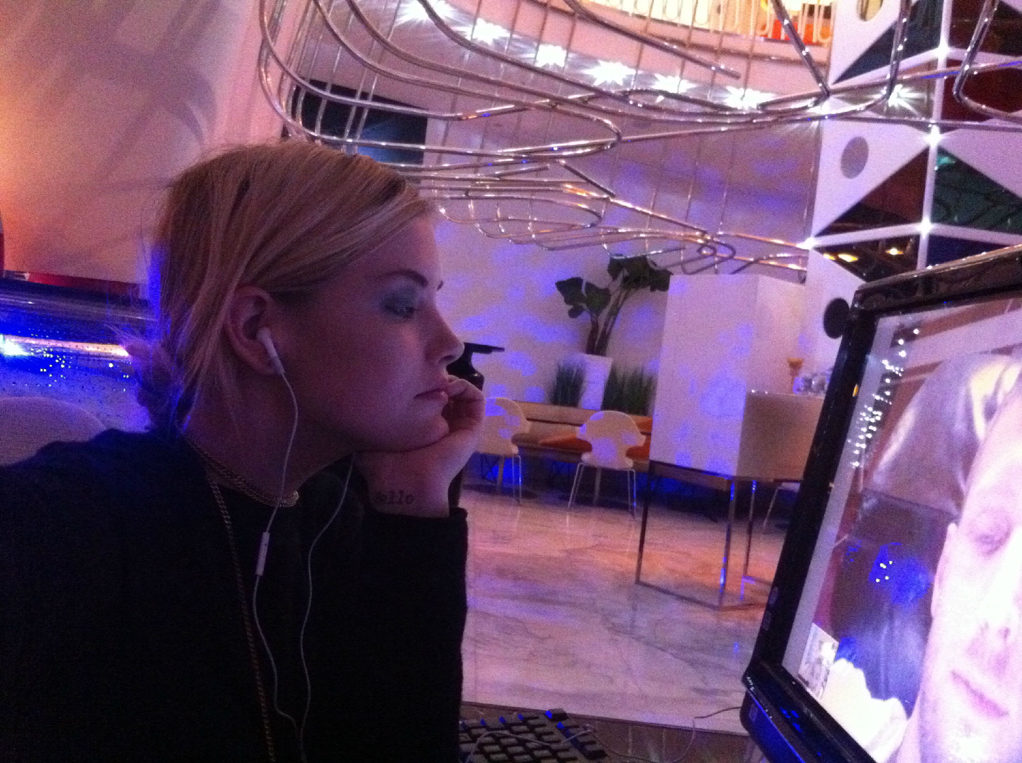 skypin ye ole' boyfriend @RikTikkety http://t.co/KrERaSOS