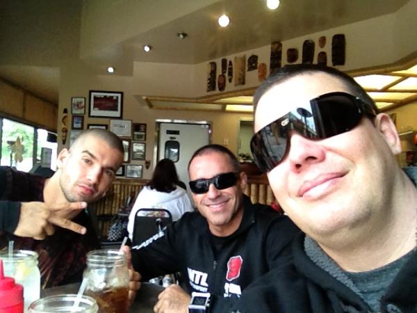 wpjrbjj's tweet photo. @ohana cafe whit Eduardo Leitao 10x Panamerican Champion ! http://t.co/fYmHC7Na