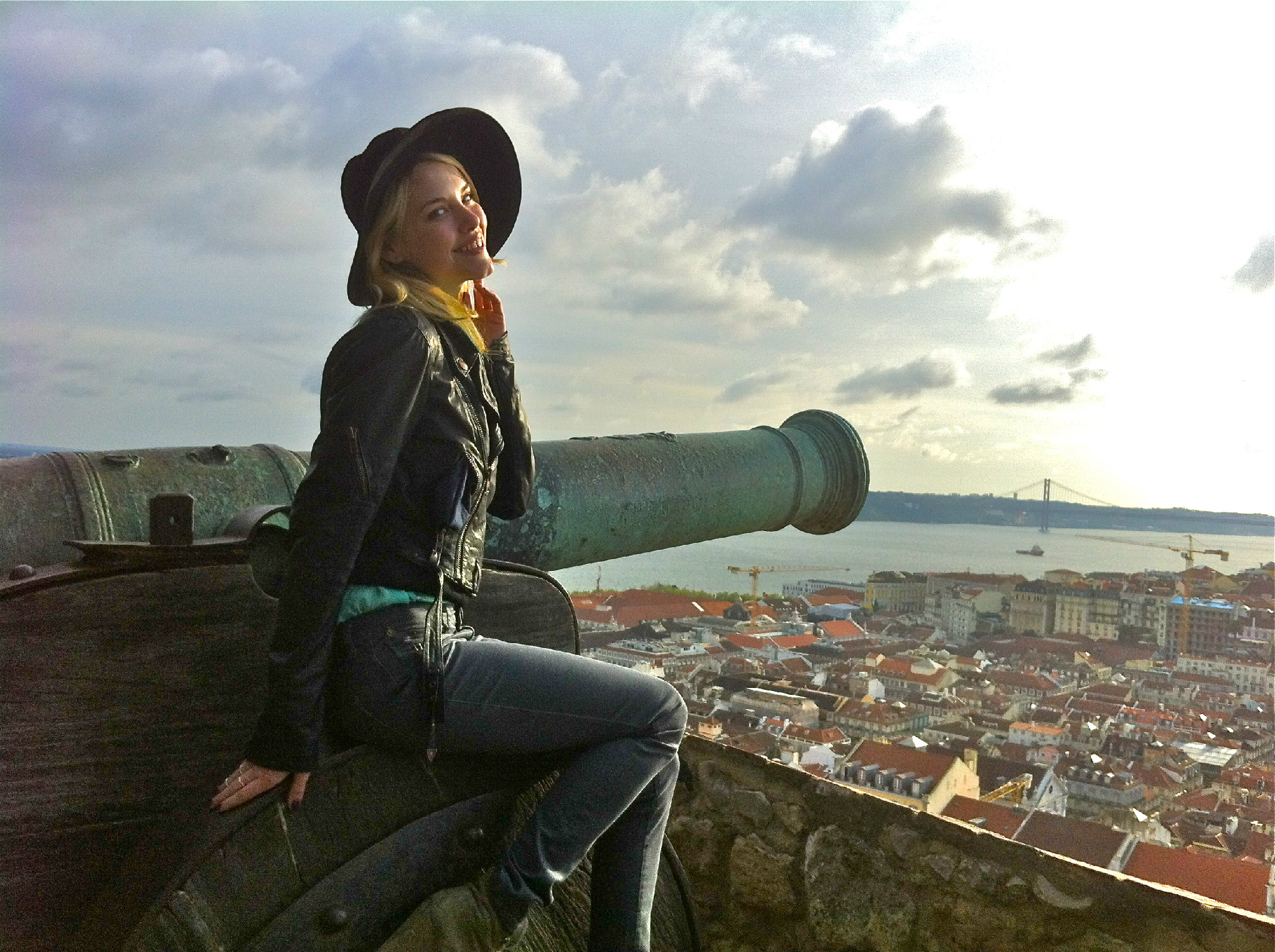I arrived in the beautiful city of Lisbon, portugal. three hours in, and ive already conquered the castle! http://t.co/ga3ceUqc