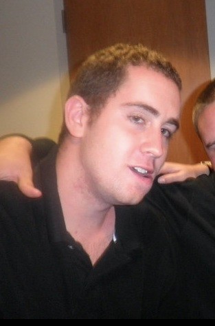 ShitFacedGuy's tweet image. lemme guess @JoeMcCormack1 @ob1ekanobie @prdowney @jbrazzer @l7kels, he looks a little like this...  #UNBO