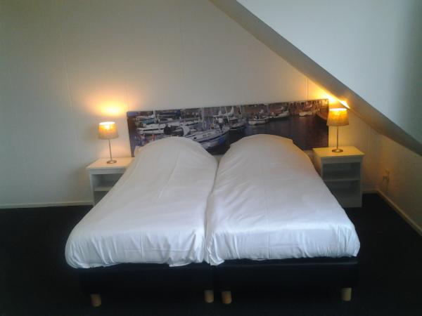 CampingZeehoeve's tweet photo. Kamers voor 2 personen. Camping in #Harlingen http://t.co/Tdq77H3i