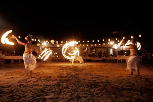 balivisit's tweet photo. Fire dance at wali beach cafe jimbaran http://t.co/EXYdZwHH