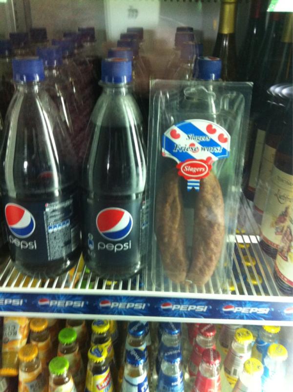 martijnkoster's tweet photo. Zo de hapjes zijn binnen voor in de box ! #grohee http://t.co/XGXEFjjD