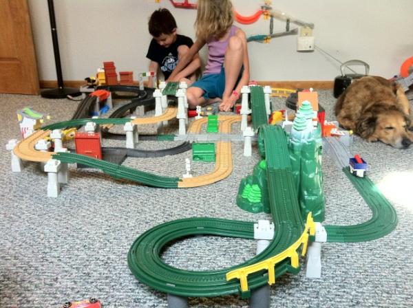 joshgeeksix's tweet photo. Having some Saturday morning fun with oodles of GeoTrax! http://t.co/4Y11t5Z7