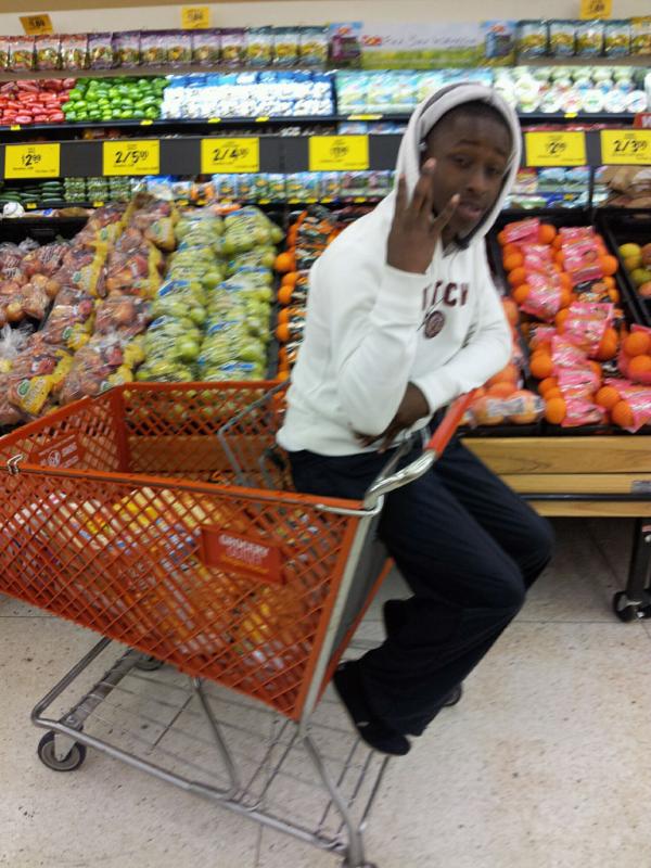 Alvyy_youbitchh's tweet photo. basket pimpin http://t.co/kpZAOhuv