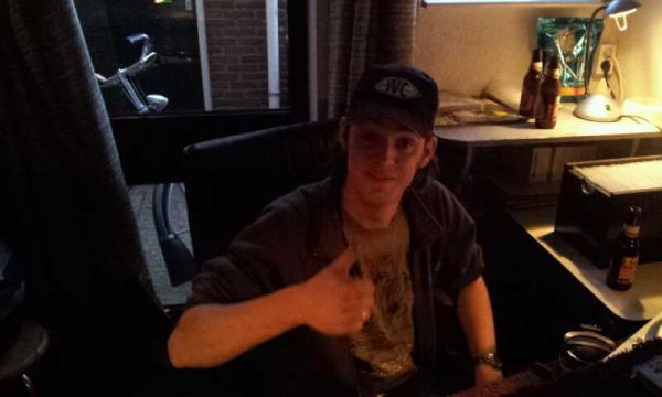 DENNISBOEKHORST's tweet image. GAS OP DIE LAMPEN!!!!!!! #STUDIO995 #HOPPA