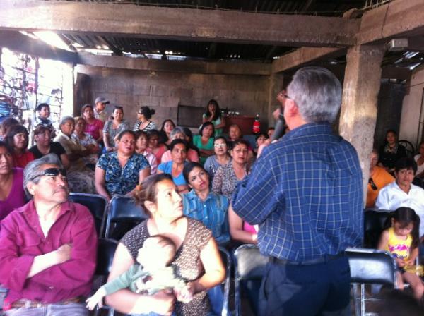 alexgarciarosas's tweet photo. Una muy buena reunión de priistas de los Encinos en casa de los tachos @RamonGuzman2012 @humbertoroblespompa http://t.co/kwOFIxQK