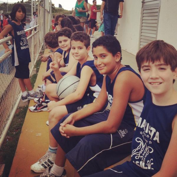 JPvbadaro's tweet photo. #basquetemarista tamo junto http://t.co/pYSeBWNN