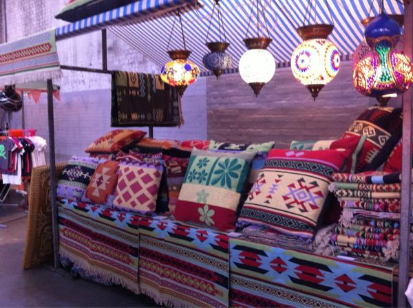 SofaBazaar's tweet photo. Wij zijn er helemaal klaar voor @SundayMarket1 ! http://t.co/RKH3d20c