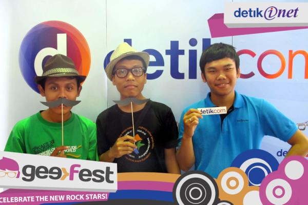 detikinet's tweet photo. 3 cowok ini ngakunya geek sih, apa bener ya? #InetOnGeekFest #GeekFestID @aghadhesta @aldiobayu @uyil http://t.co/VlP17jJX