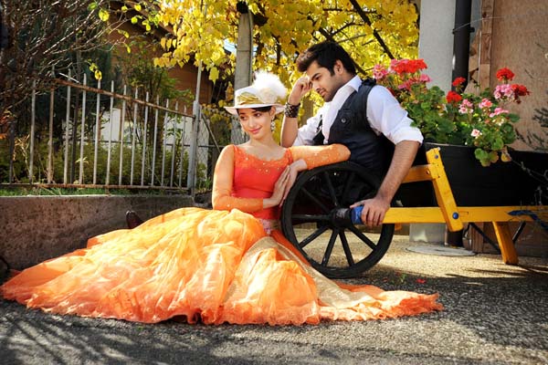 TamannaFanClub's tweet photo. A lovely still of Tamanna & @ramsayz from #EndhukantePremanta http://t.co/14B3idxH
