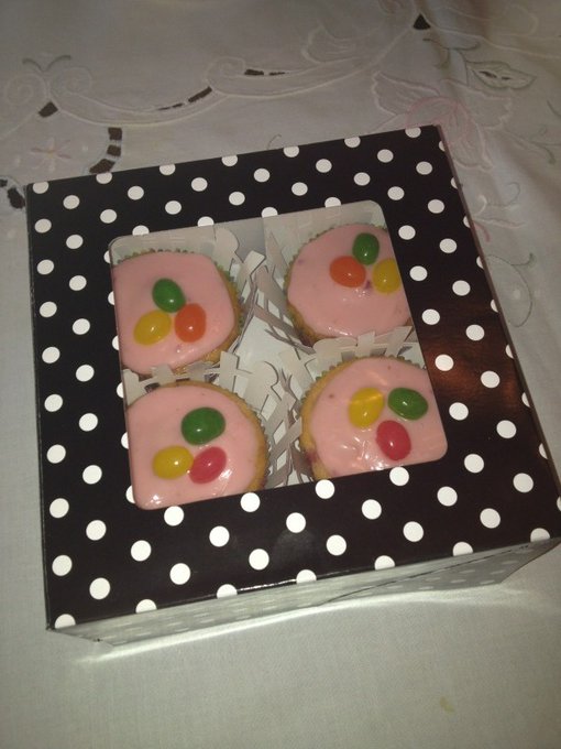 Amzing cupcakes from my cousin http://t.co/DAr4pzvo<a href="/tag/ovo"class="tags"><span>#ovo</span></a>