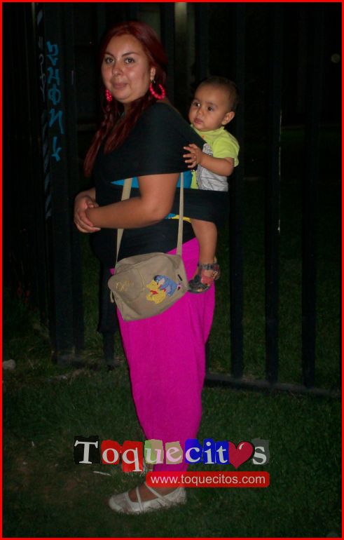Toquecitoschile's tweet photo. feliz cargando a mi hermoso bebe :) con su mei tai http://t.co/xd9wsfxR