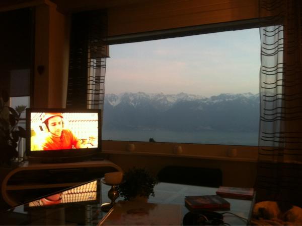 thierrymoehr's tweet photo. Two screens. One more inspiring than the other! http://t.co/rmNaE6fb