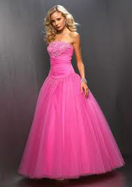 Burdine_Maxwell's tweet photo. The dress look better as i wear it but it's all about the dress girls! LOVELY ! http://t.co/i5heGKEk