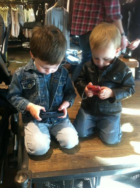 chofschroer's tweet photo. And this is how we shop with toddlers @travisryan @Hayley_Ryan1 @amyhof http://t.co/oxdhPOec