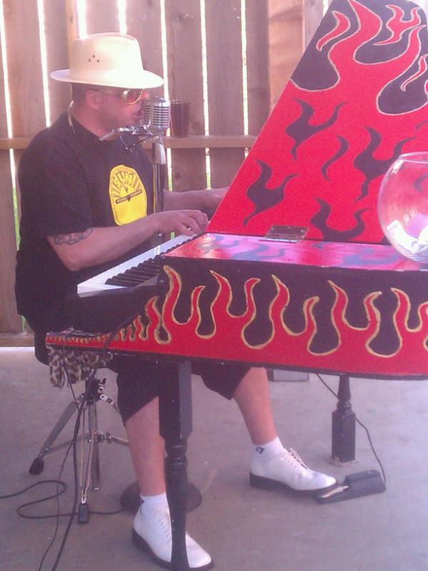 PatricksOn3rd's tweet photo. Danny Boy Dillinger on the patio ! Now until 7pm ! http://t.co/3enGMgs7