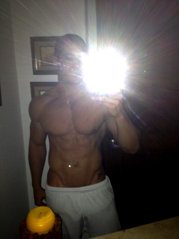 JulianTanaka's tweet photo. Before gym http://t.co/NAtUtmMq