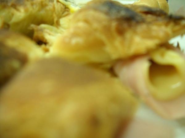 klanbar's tweet image. Mmmm medialunas Jamon y Queso