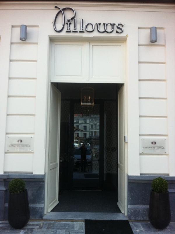 Dat is nog eens een entrée! <a href="/PillowsBrussels/">Pillows Brussels</a> #nuopenvoorpubliek