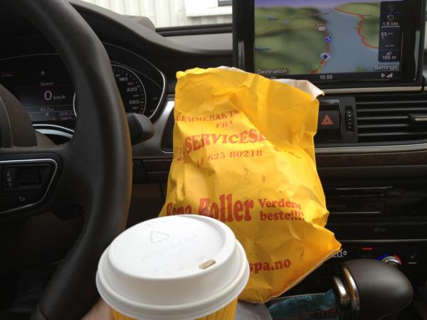 Kjansrud's tweet image. Here we go again! Verdens beste boller på verdens beste bil-stopp. #Espa God påske til dere alle..