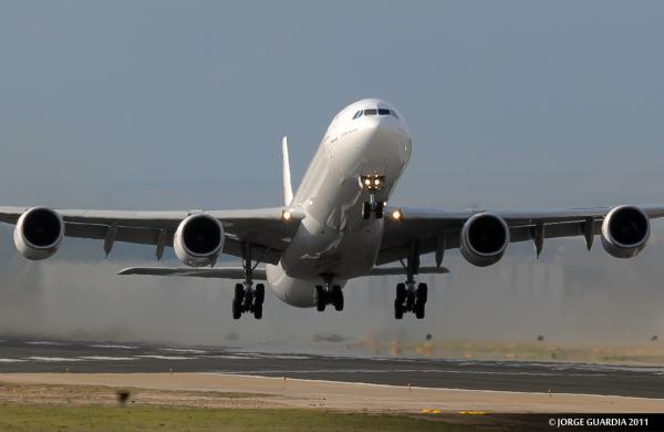 JorgeGuardia_'s tweet photo. Ayer en Barajas, día de viento. Espero que os guste! #aerotrastornados http://t.co/Ti2d2vP0
