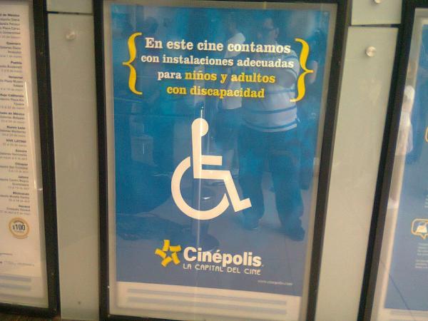 PROinclusionMX's tweet photo. CINEPOLIS OAXACA MÉXICO.......CINEMAS INCLUYENTES. biiiieeeeen!! @CinepolisMx #inclusion #discapacidad #accesibilidad http://t.co/9HteE513