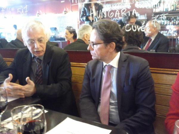 umpquebec's tweet photo. Au resto avec Frédéric Lefebvre... aux tontons flingueurs http://t.co/sWNB06lt