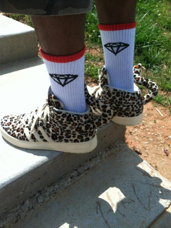 CuteAxxTwin's tweet image. This nigga adidas doe #2different