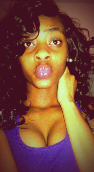 Watch Niya's leaked NSFW photo on TwXstars