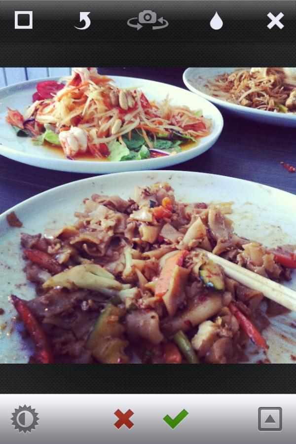 itskimms's tweet photo. Thai for lunch http://t.co/HjC5eIKM