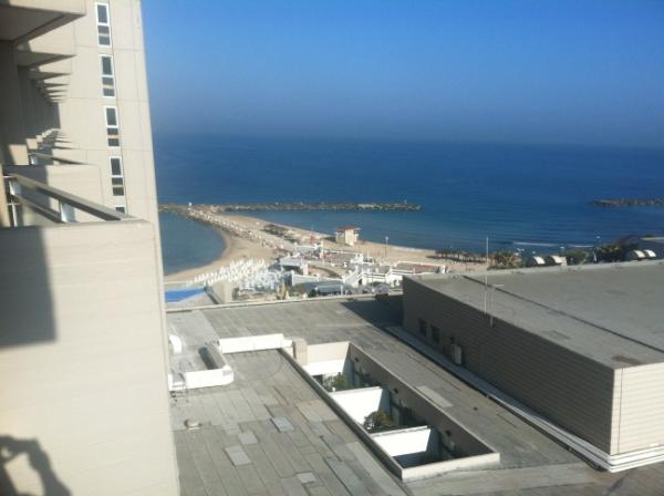 DizengoffSuites's tweet photo. RT @LarryBird33 View from Tel Aviv hotel room http://t.co/Q2WN3Ex2 #Hotel #TLV
