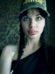 Селфи губы уточкой. Губки уточкой. Утиные губы у девушек. Губошлепка кайли. Юлианна разуваева губищи.