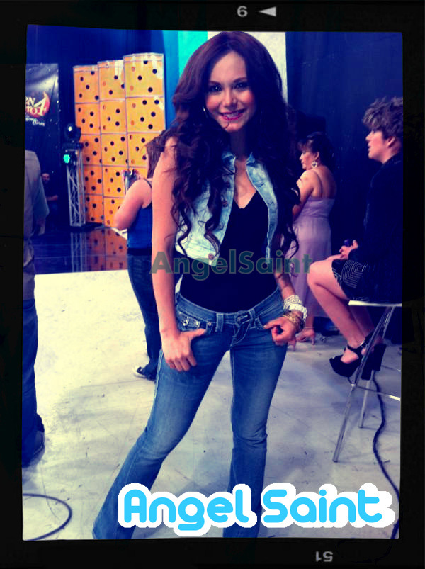 _angelsaint's tweet photo. @viviancepeda Es de héroes sonreír cuando el corazón llora.”/ // hermosaa #SmileBeautiful :) http://t.co/4pl93V4E