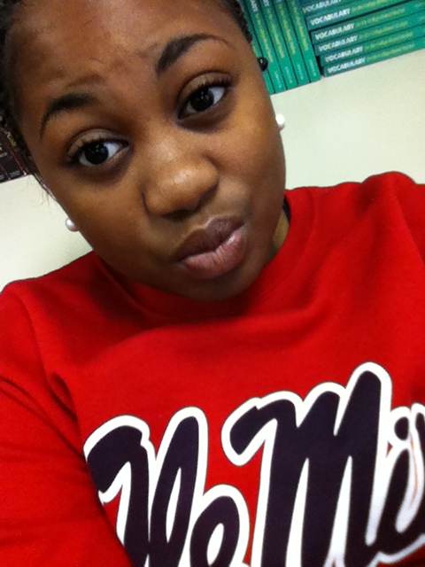 Buck_DaTopic's tweet photo. My Sis Chilling @sheaintno_jazz http://t.co/I7a6ECH7