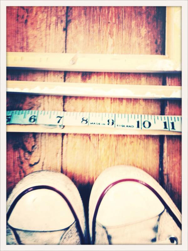 smoke_and_roses's tweet photo. @HelenFoot frame measuring @10plots @c_dillinger http://t.co/F3eQxETn