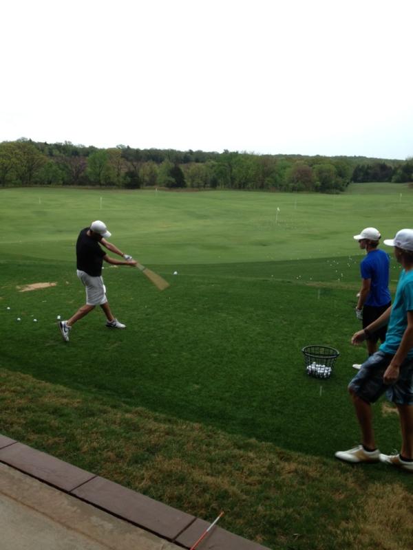 OkieStockDog's tweet image. Dropping that back shoulder. #levelout RT @crcarstens: Another successful practice day at Karsten Creek