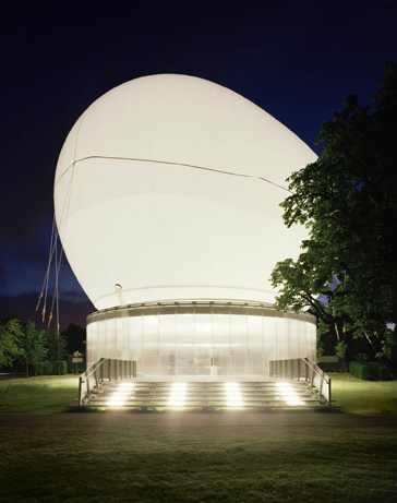 nflate's tweet image. 2006, Koolhaas &amp; Balmond create a beautiful portable pavilion on Serpentine Gallery grounds #inflatablearchitecture