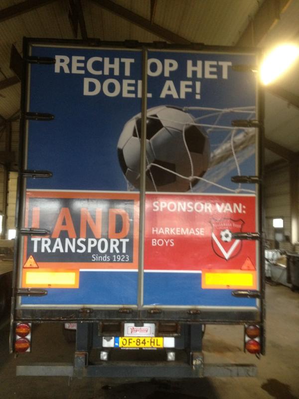 RemkoOost's tweet photo. Daar is hij dan, trailer met reclame Harkemase boys. http://t.co/WvAEPJ5T