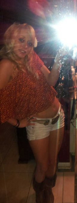Sooooo cute!! dirty mirror, lol but awesome to the core :-) http://t.co/PoyWKrSD<a href="/tag/mirrormonday"class="tags"><span>#mirrormonday</span></a>