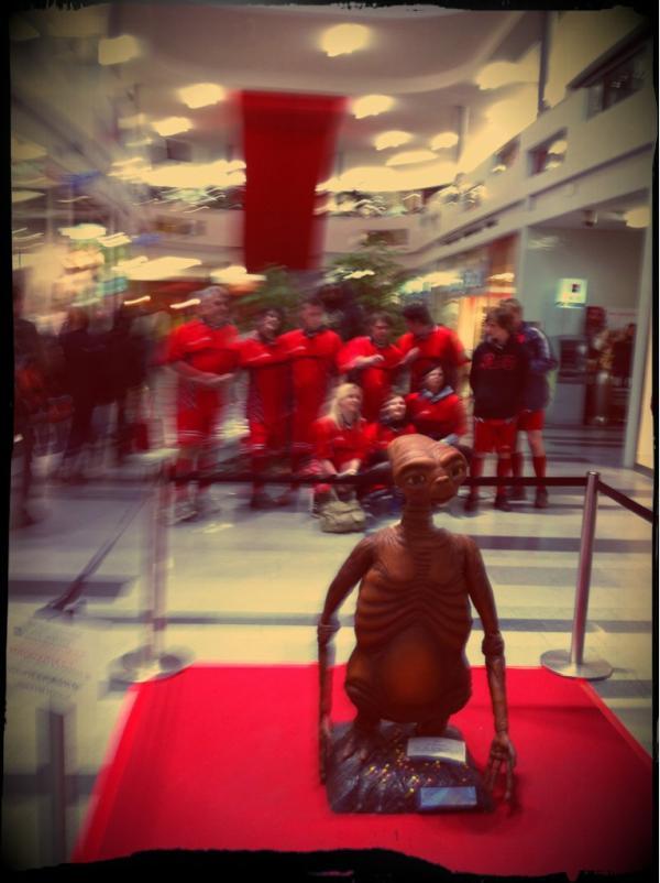 thrabec's tweet image. Fotbalovy tym prisel na Okresni prebor. Ten E.T. do tymu nepatri. #okresniprebor #gacinema