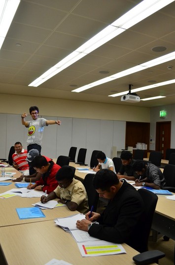 RT @LanguageBridges: A look at @BlondeCooki @LeiJourey & @Deadlyy_Soul's class. Super Sakib?